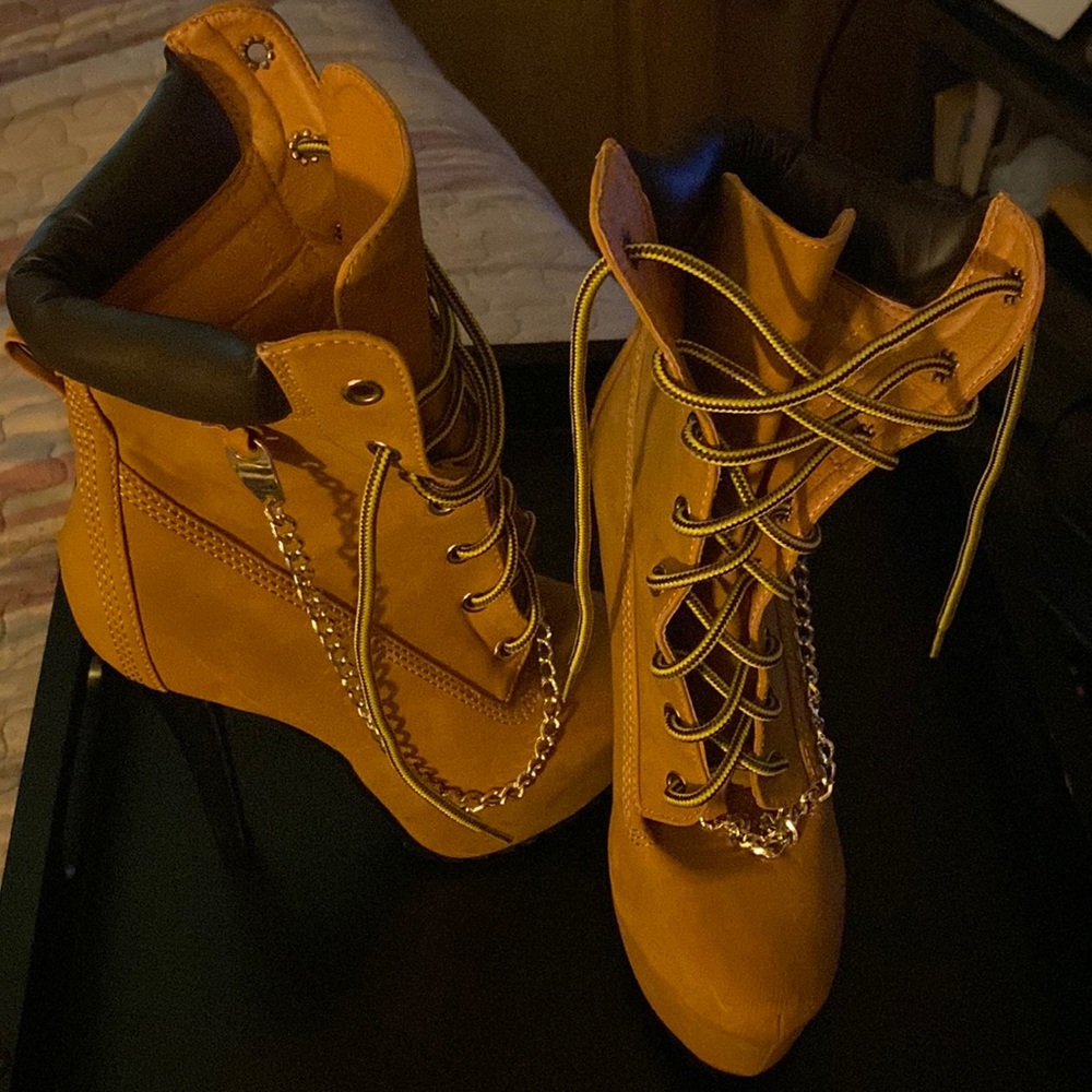 Good condition hardly worn practically new worn one time